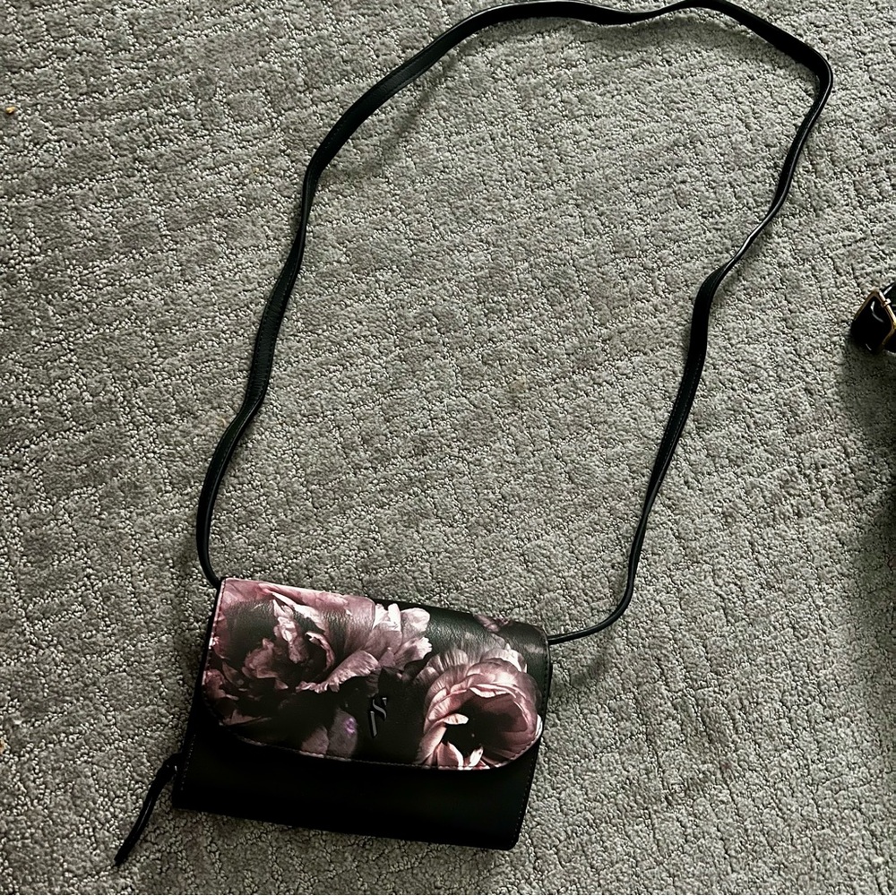 Simply Vera Wang Floral Black 2-in-1 Clutch and Crossbody Phone Wallet Purse - Picture 4 of 10